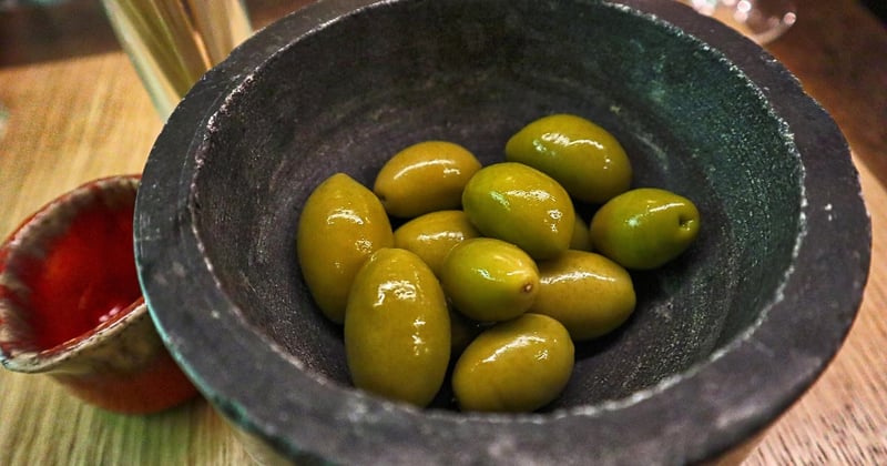 How to Eat Well While Traveling on a Tight Budget