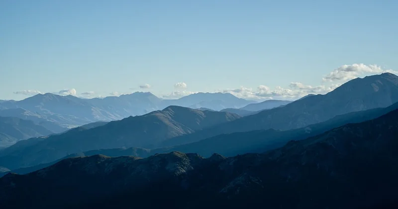 Is it smart to go hiking by yourself?